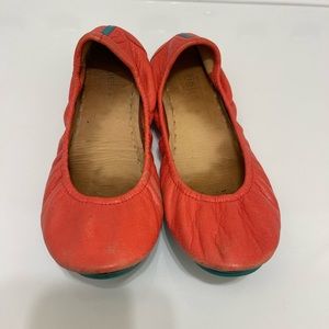 Size 9 Coral Tieks